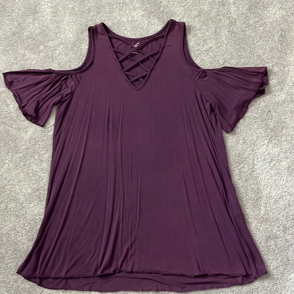 🌴Host Pick🌴Purple Cold Shoulder Top - Picture 1 of 4